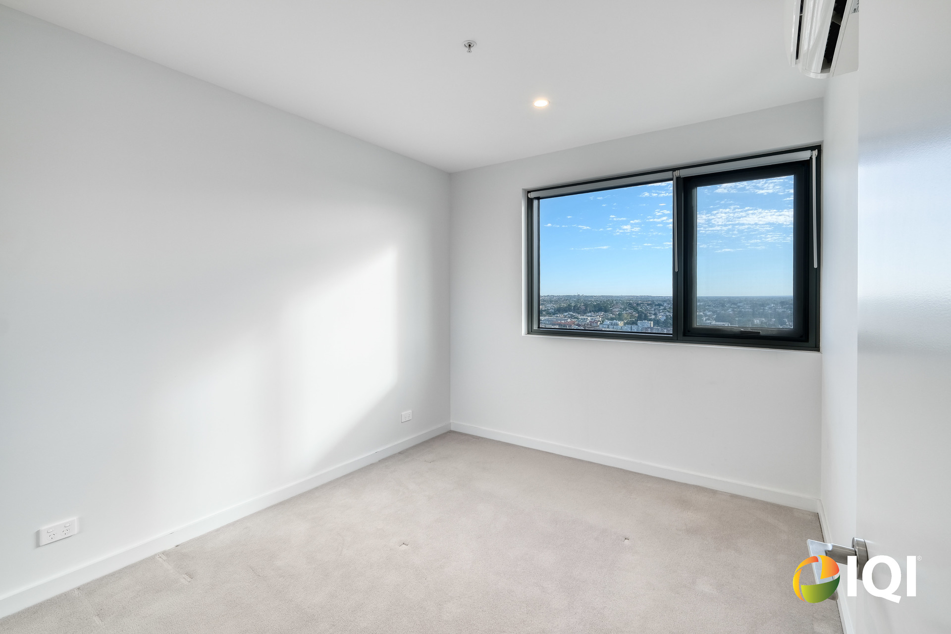 Luxury Living Awaits at NV 2911 - MOVE IN IMMEDIATELY
 image