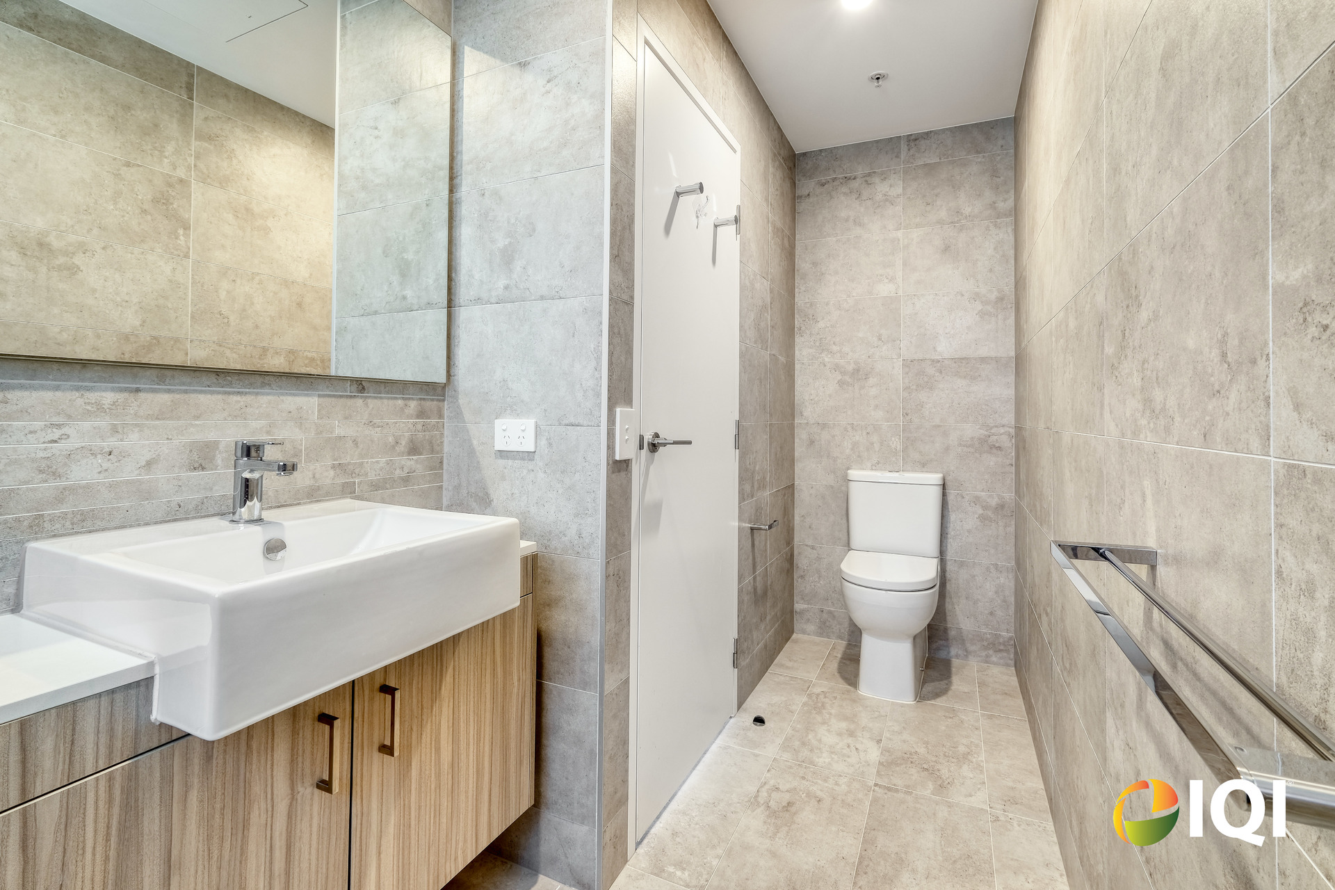 Luxury Living Awaits at NV 2911 - MOVE IN IMMEDIATELY
 image