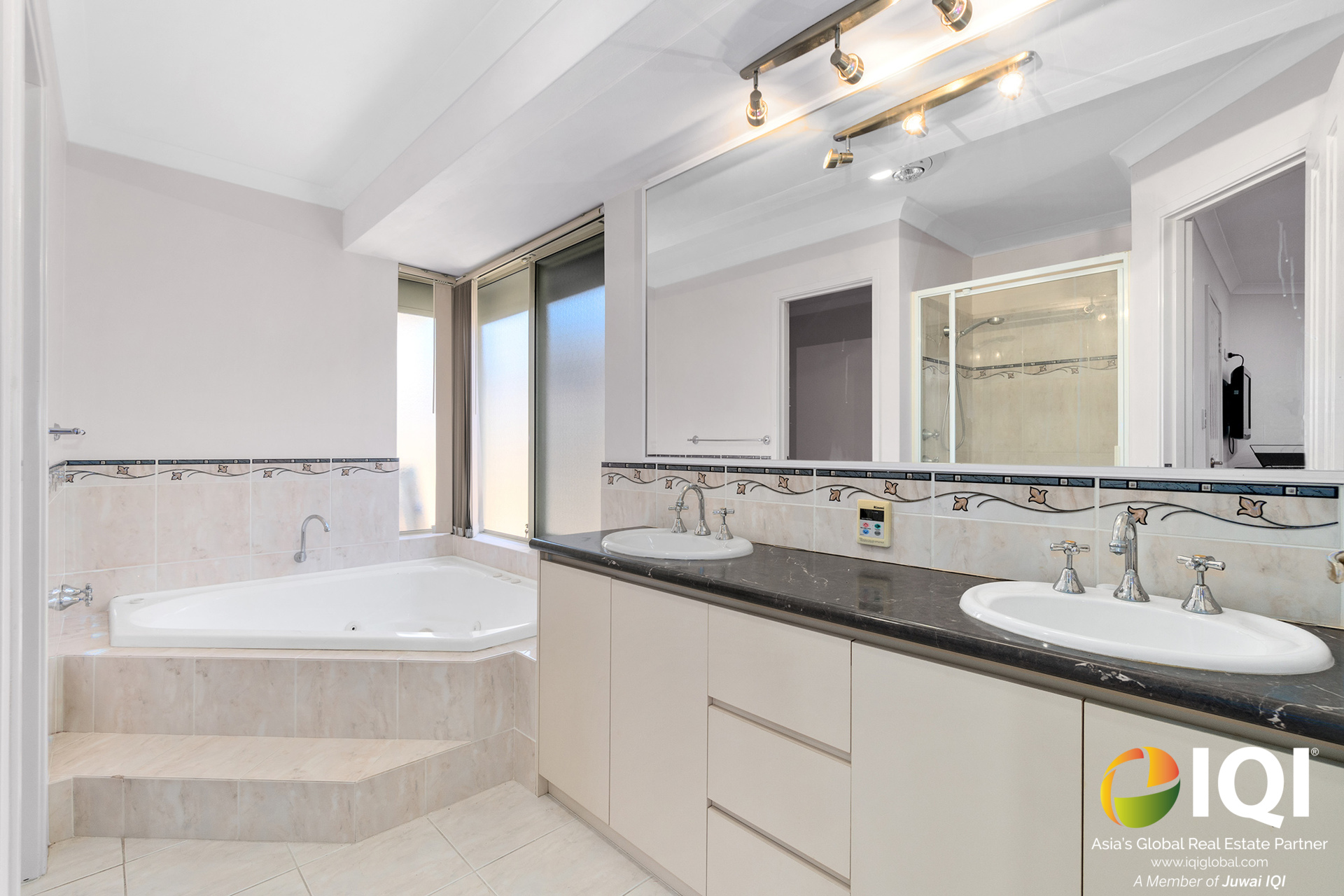 "✨ Luxurious Living in Darch !!! ✨  image