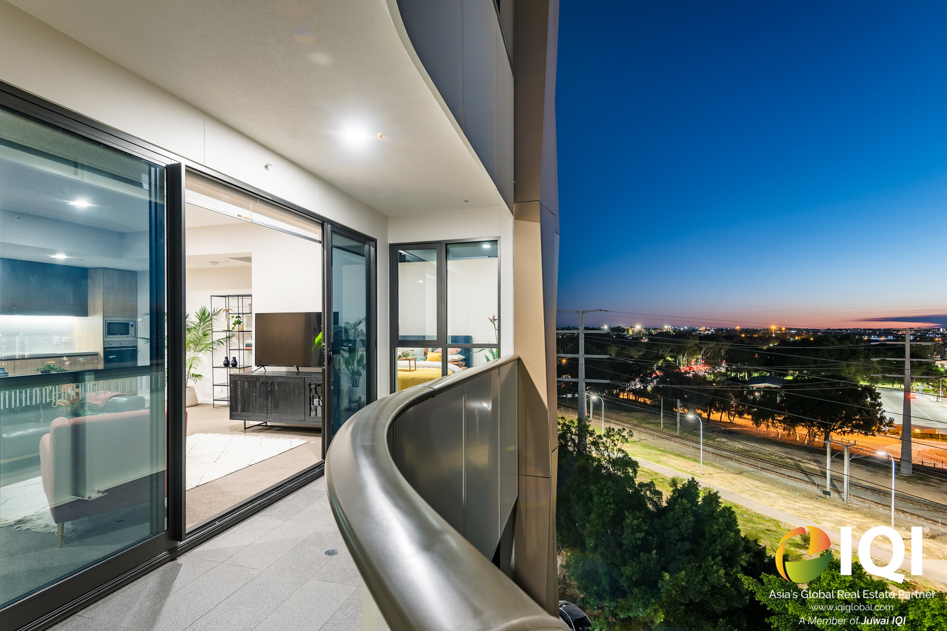Living Luxuriously In Crest Burswood With A Sunset View! 

VIEW BY APPOINTMENT
- 27 APRIL  image