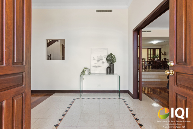 One-of-a-Kind Elevated Elegance: Spacious Family Home with Panoramic Views in Kardinya image