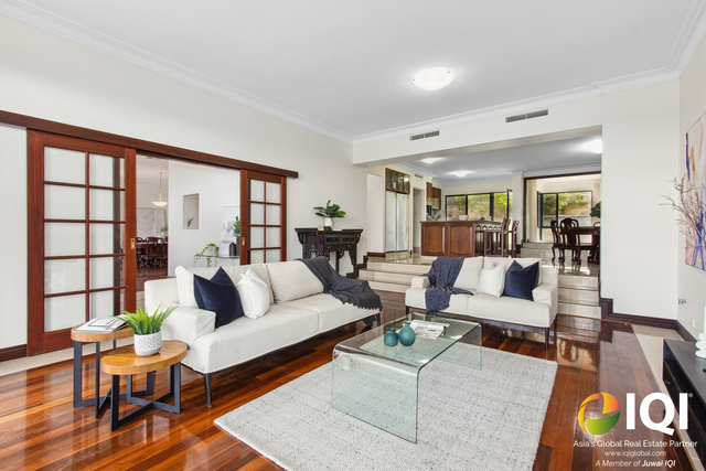 One-of-a-Kind Elevated Elegance: Spacious Family Home with Panoramic Views in Kardinya image