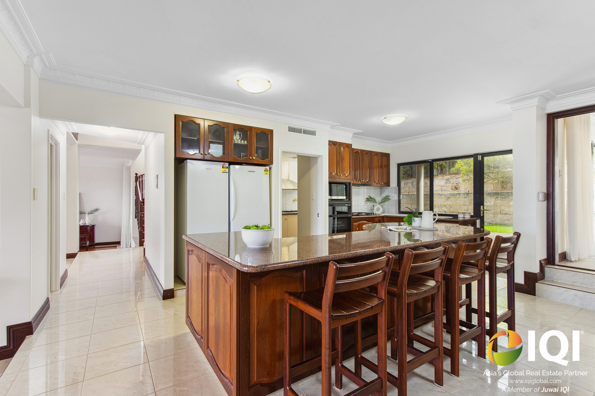 One-of-a-Kind Elevated Elegance: Spacious Family Home with Panoramic Views in Kardinya image