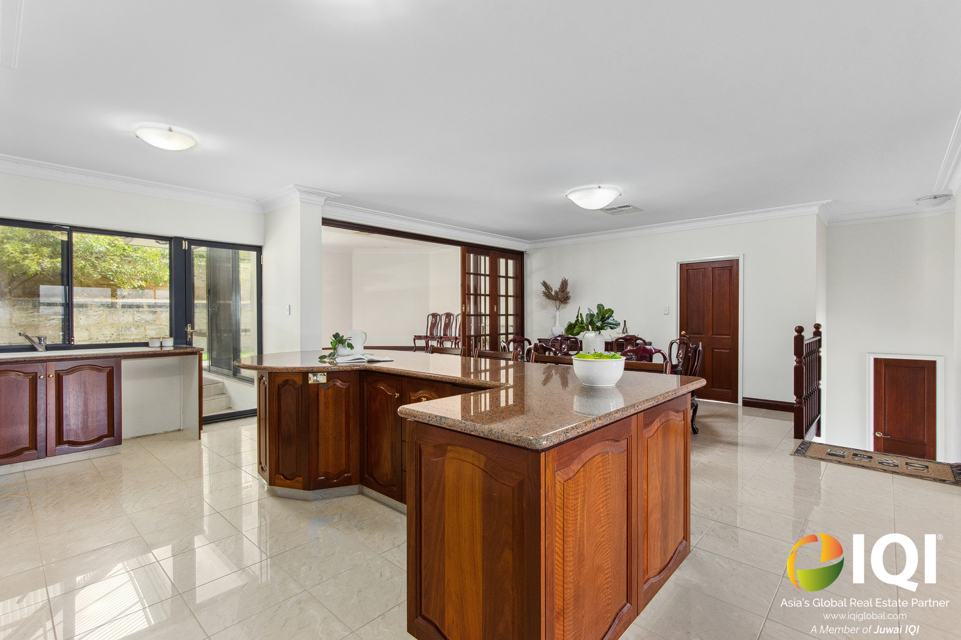 One-of-a-Kind Elevated Elegance: Spacious Family Home with Panoramic Views in Kardinya image