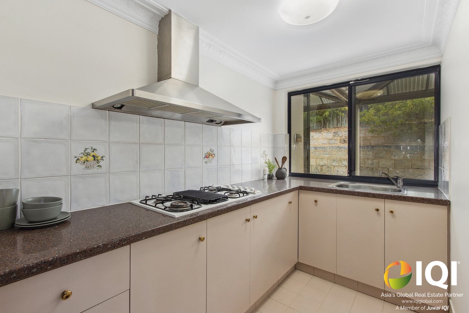 One-of-a-Kind Elevated Elegance: Spacious Family Home with Panoramic Views in Kardinya image