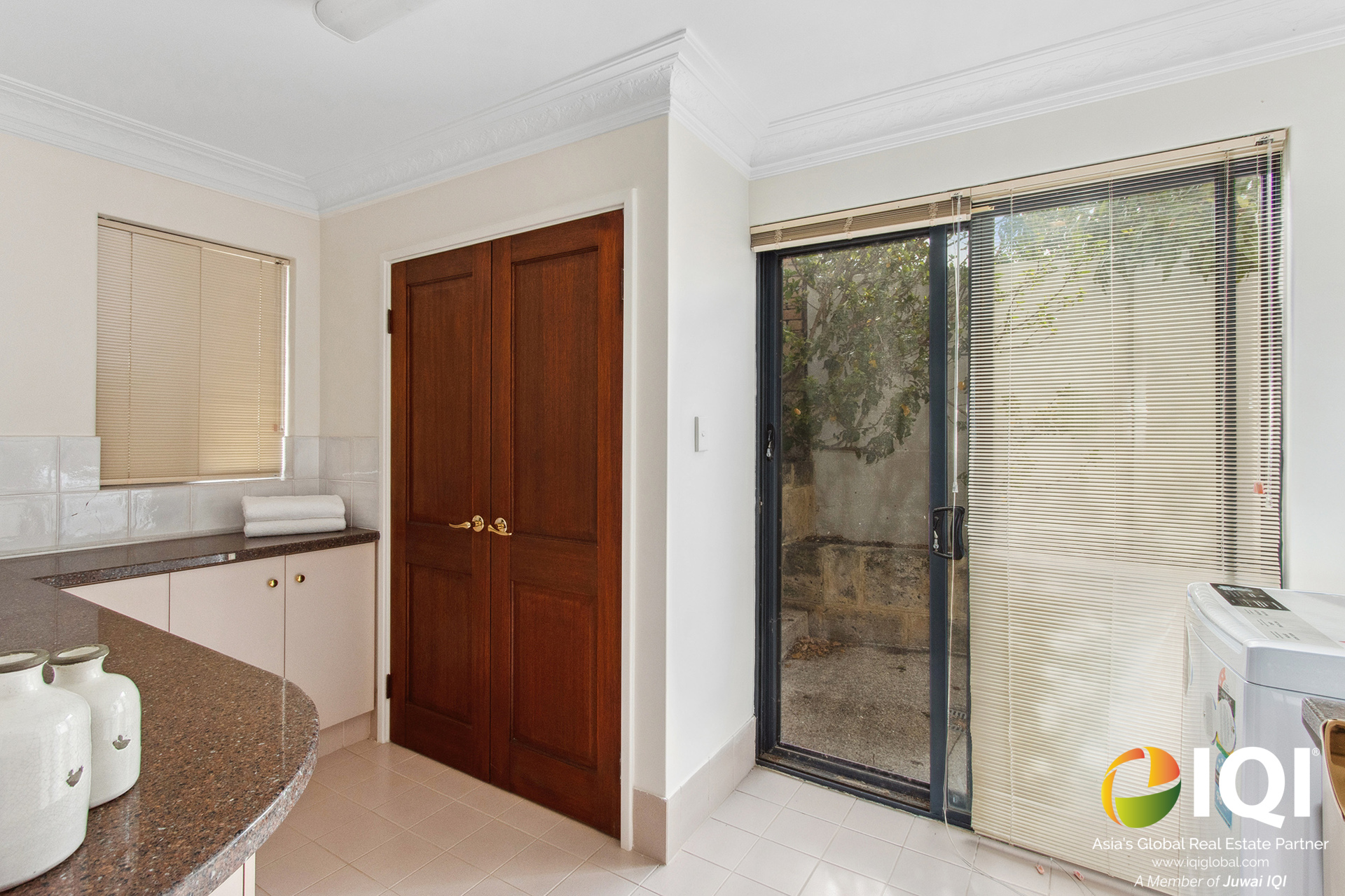 One-of-a-Kind Elevated Elegance: Spacious Family Home with Panoramic Views in Kardinya image