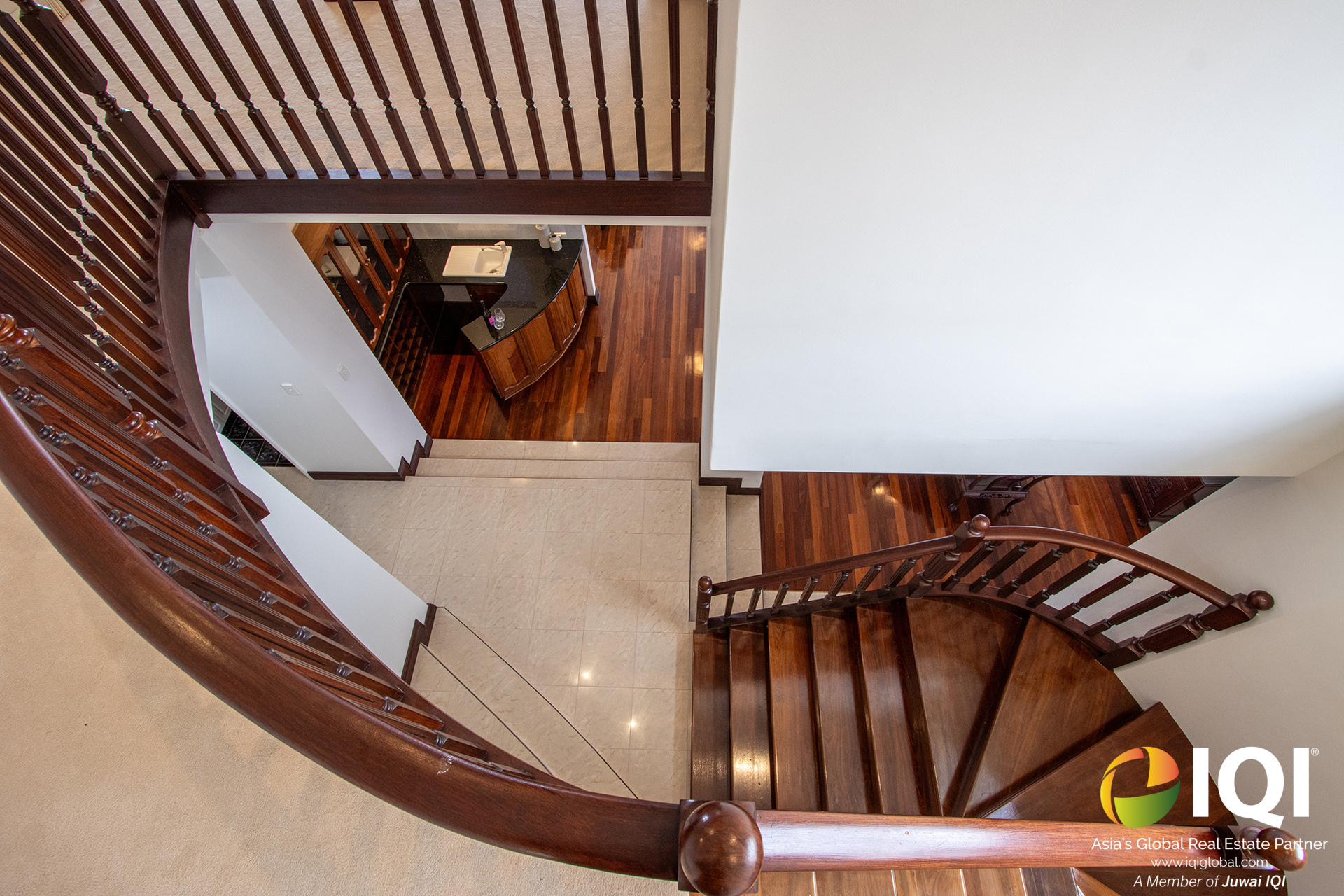 One-of-a-Kind Elevated Elegance: Spacious Family Home with Panoramic Views in Kardinya image