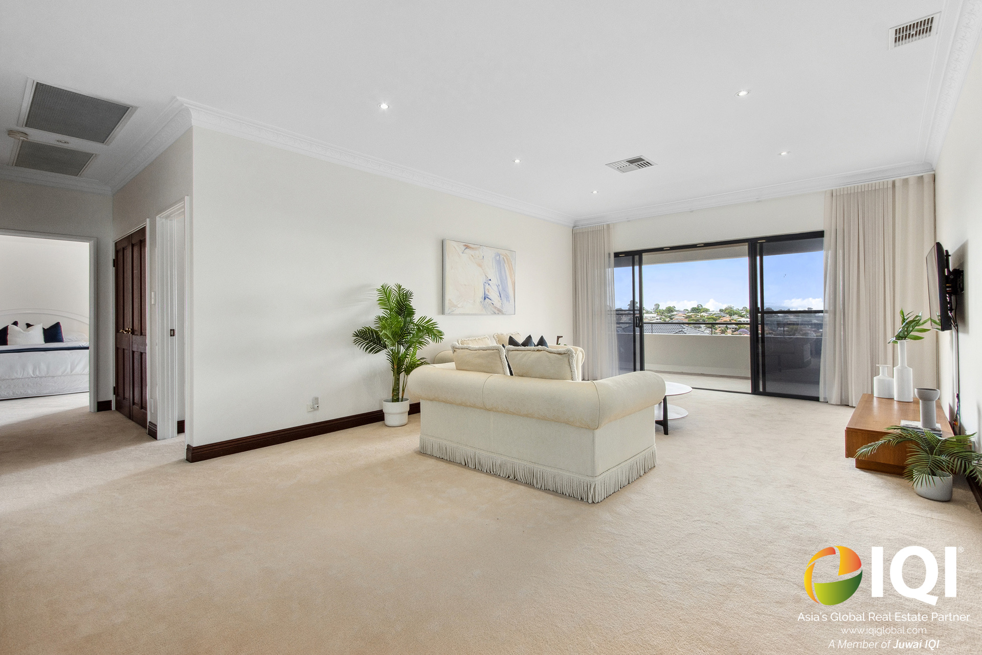 One-of-a-Kind Elevated Elegance: Spacious Family Home with Panoramic Views in Kardinya image