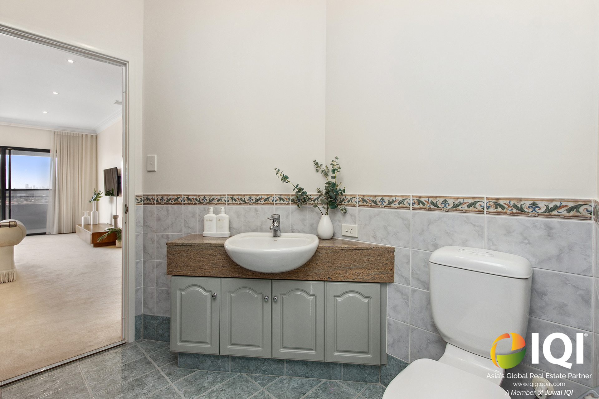 One-of-a-Kind Elevated Elegance: Spacious Family Home with Panoramic Views in Kardinya image