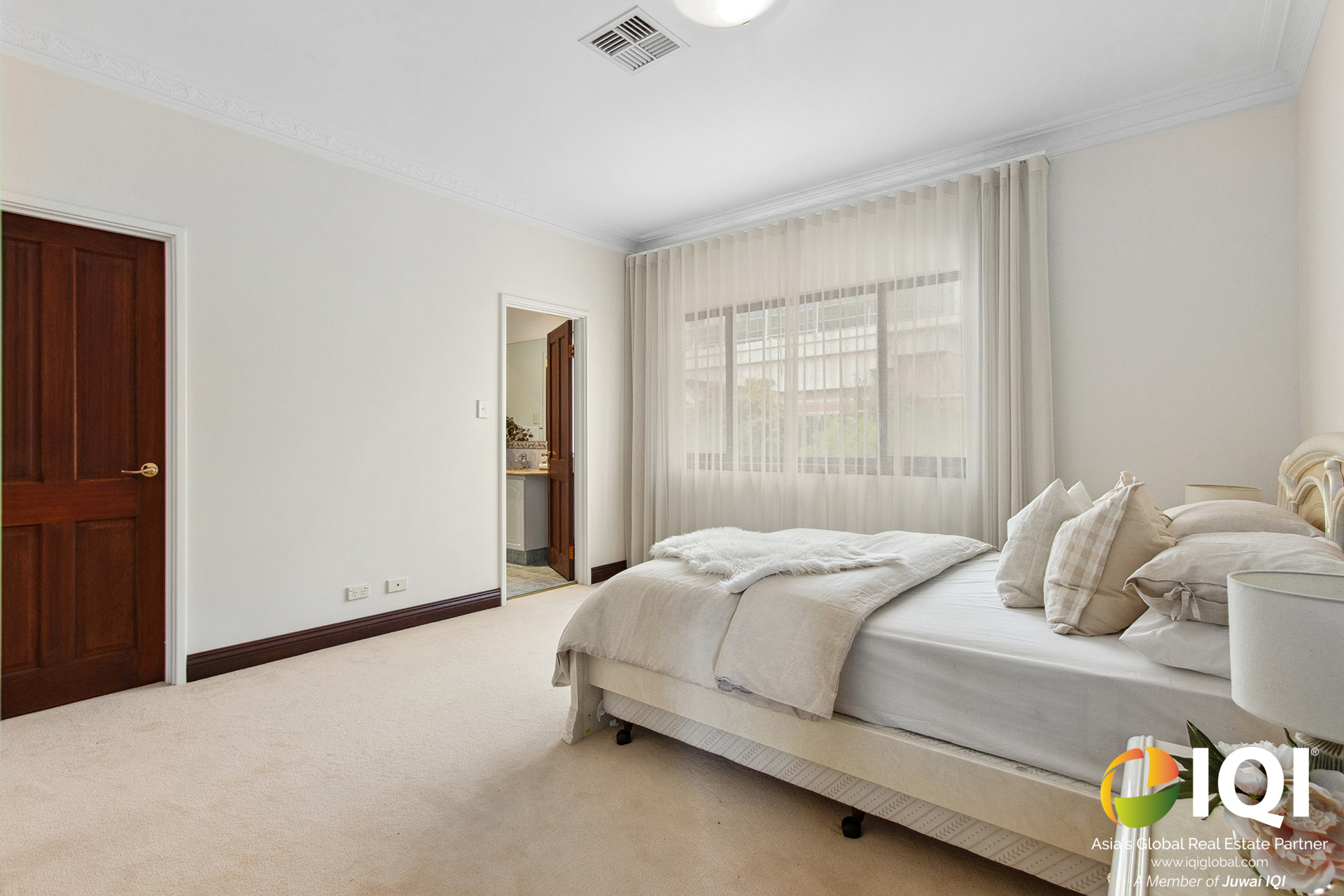 One-of-a-Kind Elevated Elegance: Spacious Family Home with Panoramic Views in Kardinya image