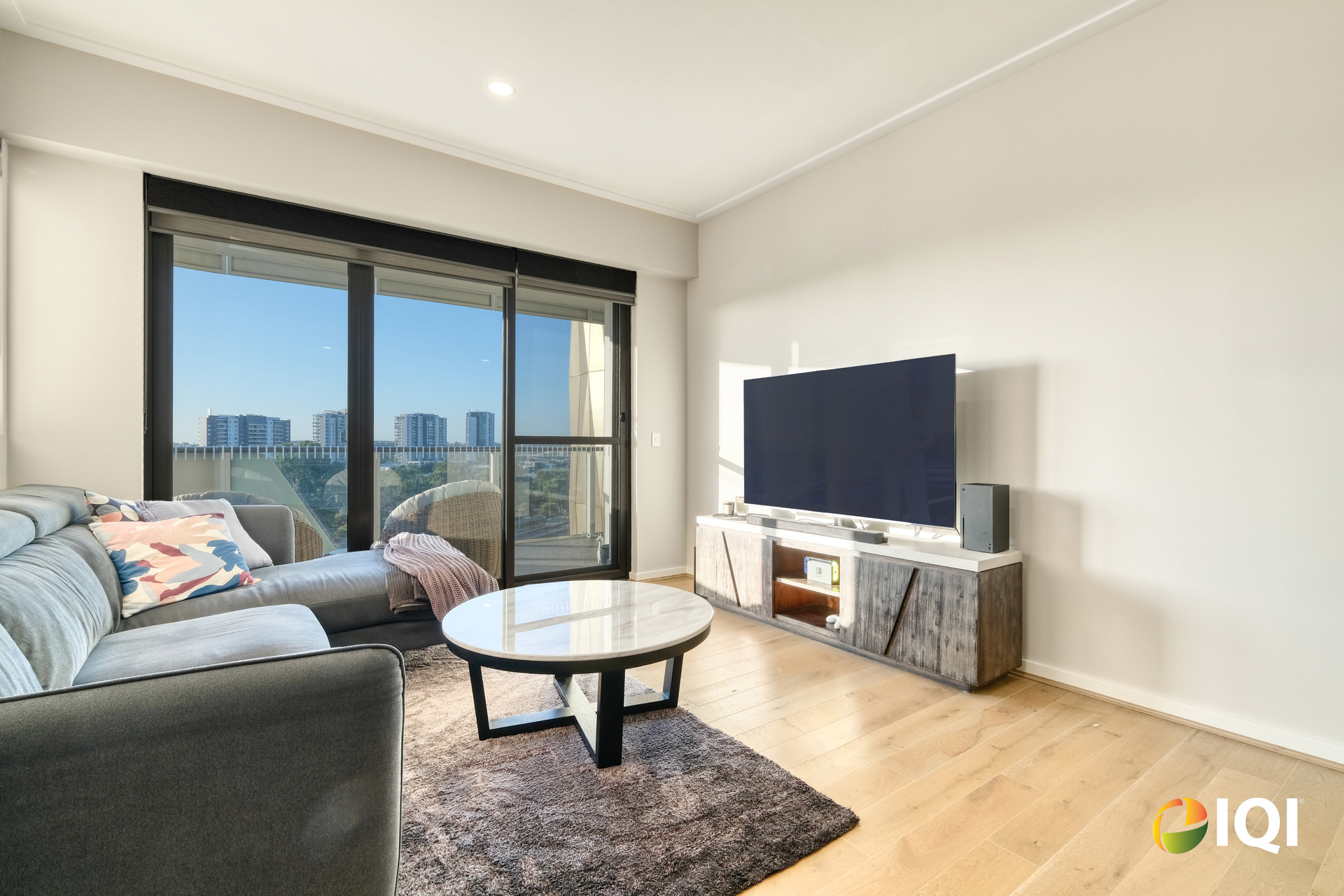 Stylish 1-Bedroom Apartment with Sunset Views! image