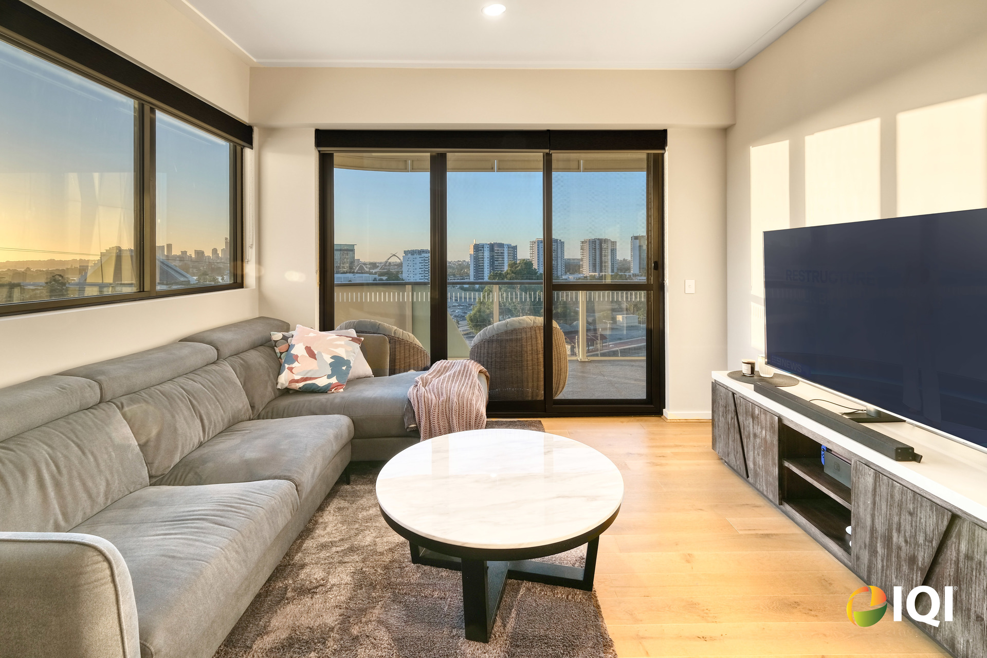 Stylish 1-Bedroom Apartment with Sunset Views! image