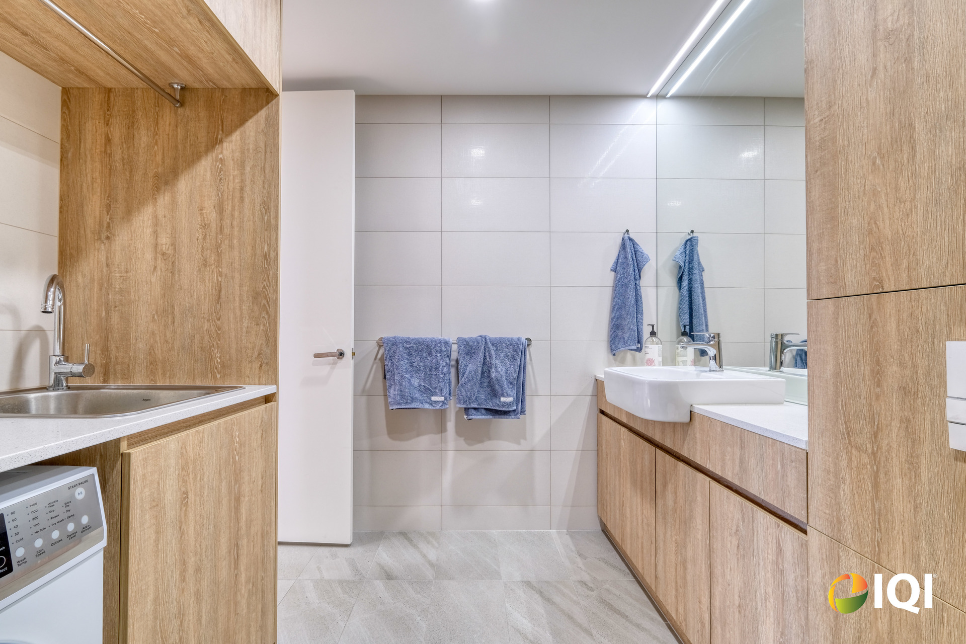 Stylish 1-Bedroom Apartment with Sunset Views! image