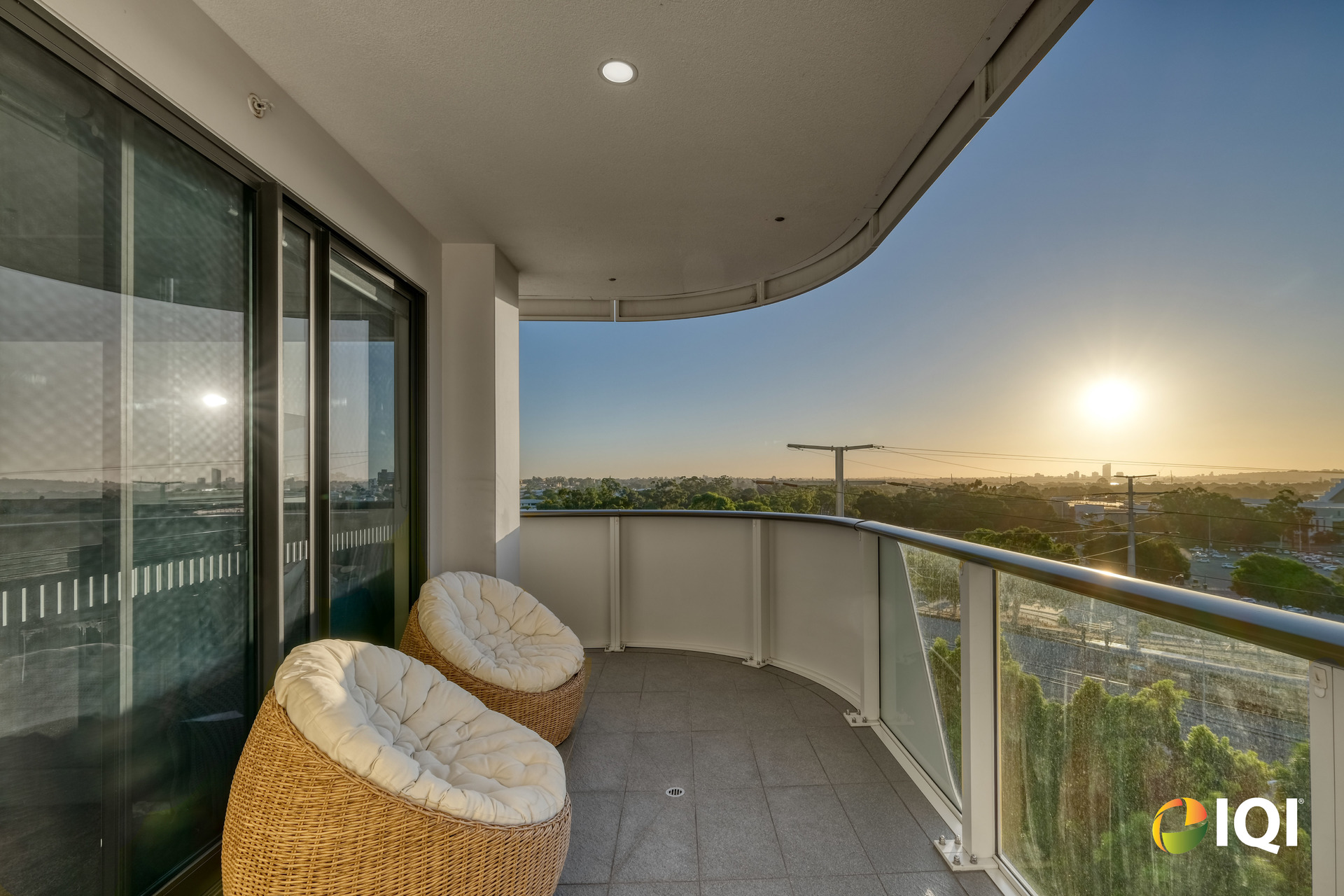 Stylish 1-Bedroom Apartment with Sunset Views! image