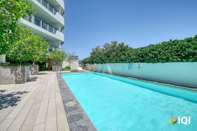 Stylish 1-Bedroom Apartment with Sunset Views! image
