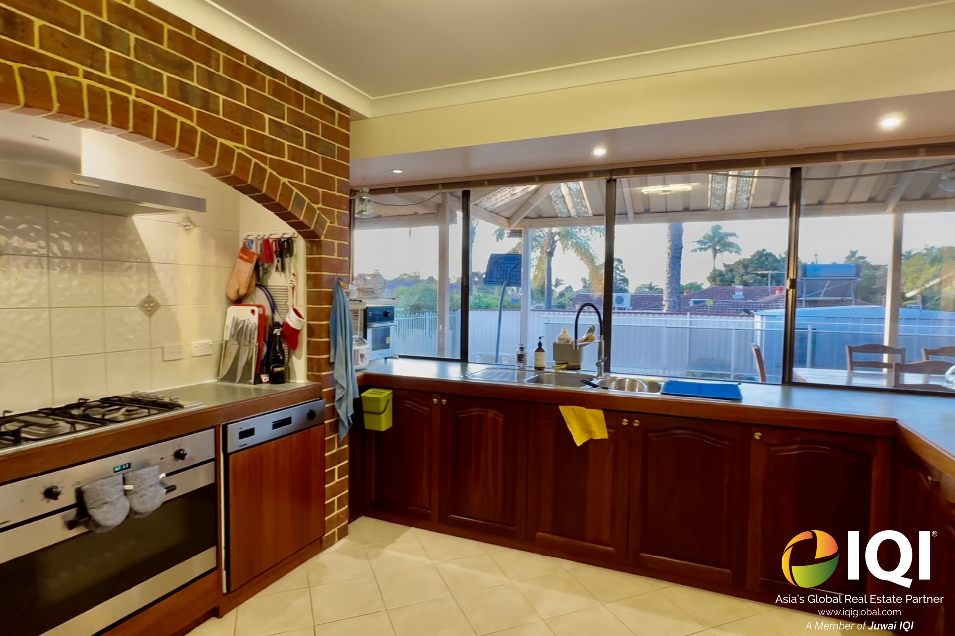 Exceptional Family Living on a Rare 1,011sqm Block – Willetton SHS Zone image